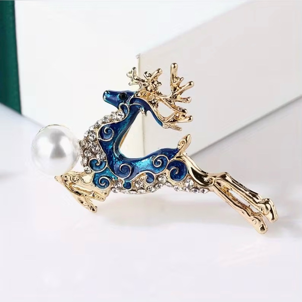 Deer Reindeer Brooch Pin Modern New Gorgeous